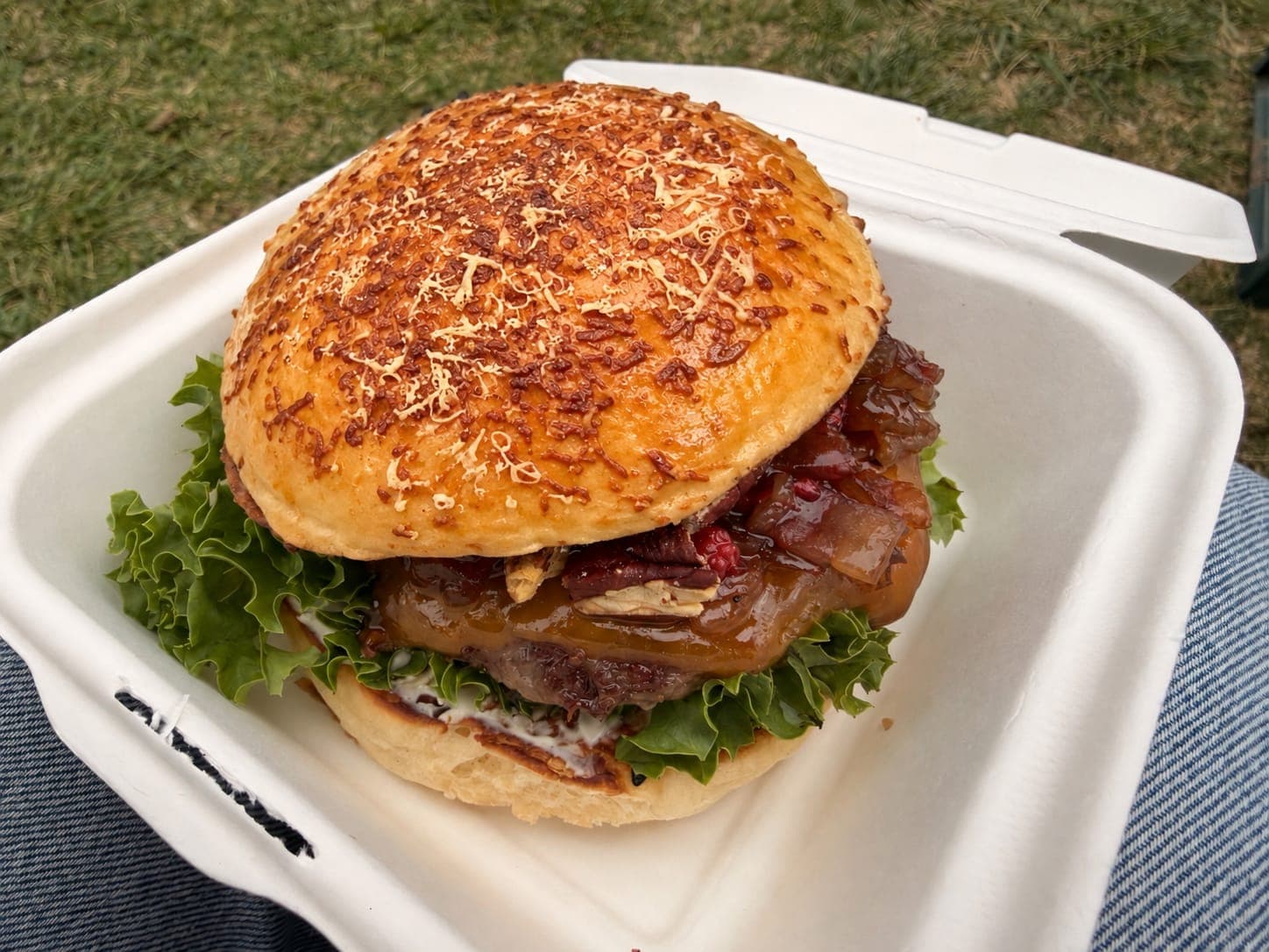 The Champ burger közelről